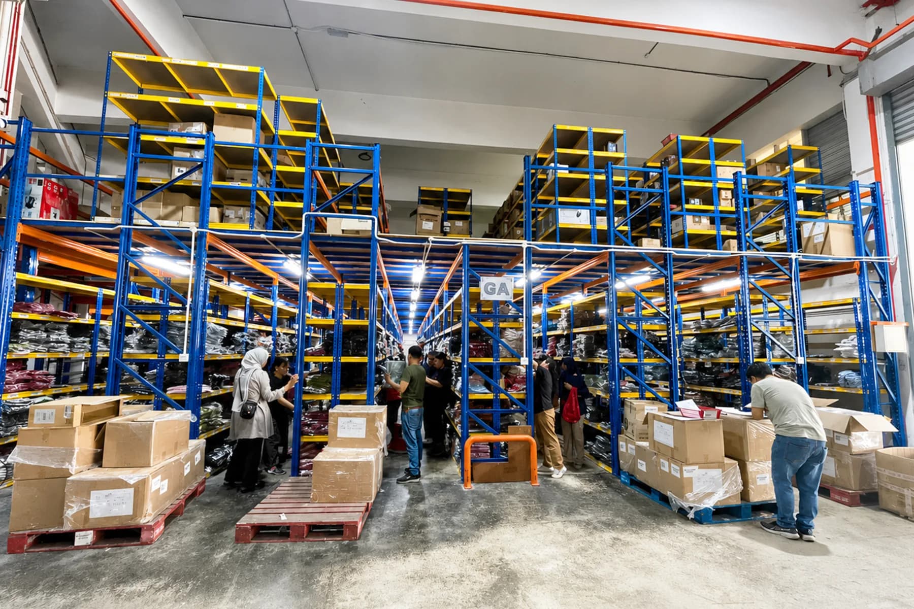 100,000 sq ft warehouse